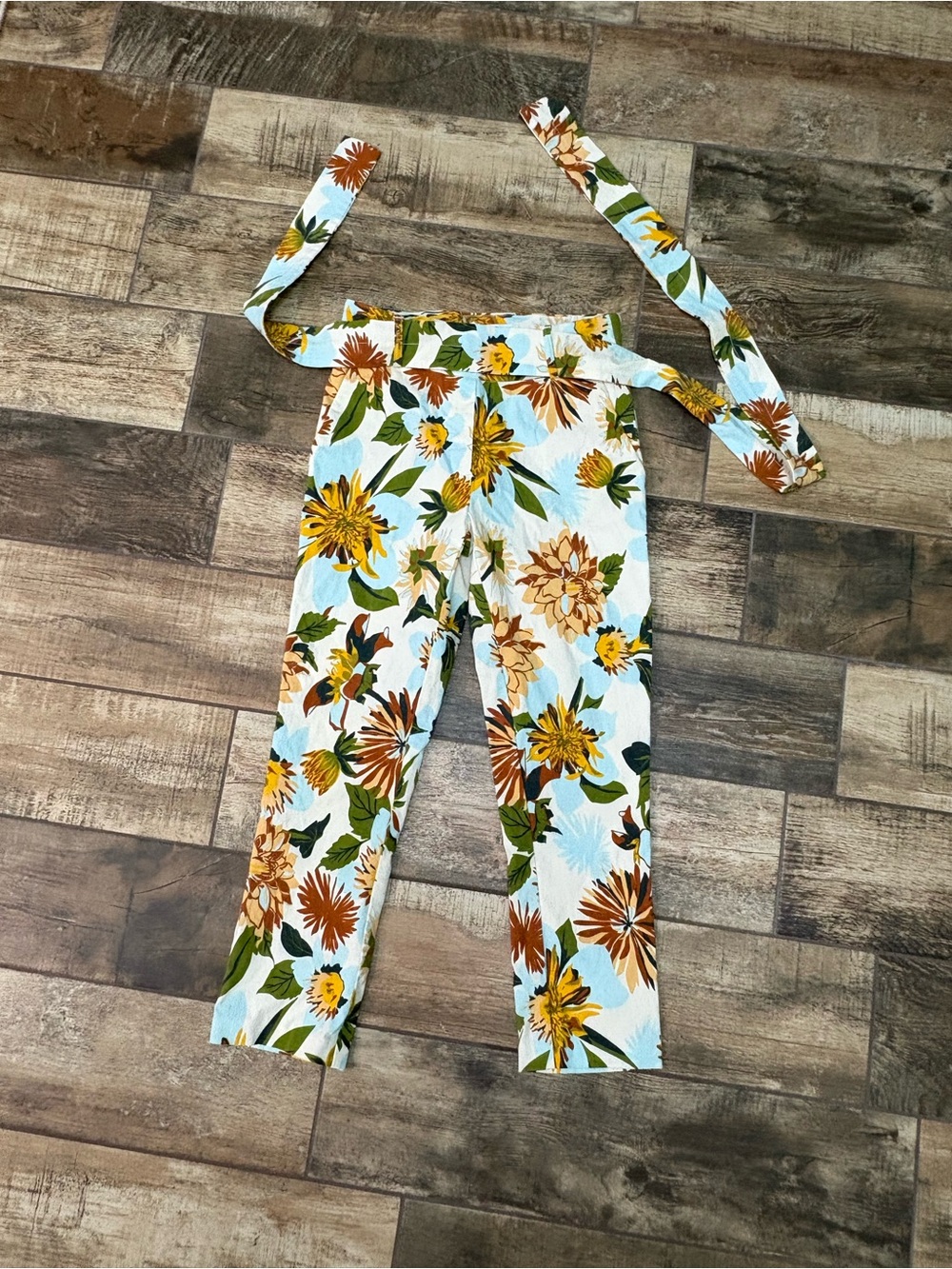 Jules & Leopold White Floral Straight-Leg Pants with Tie. Stretchy